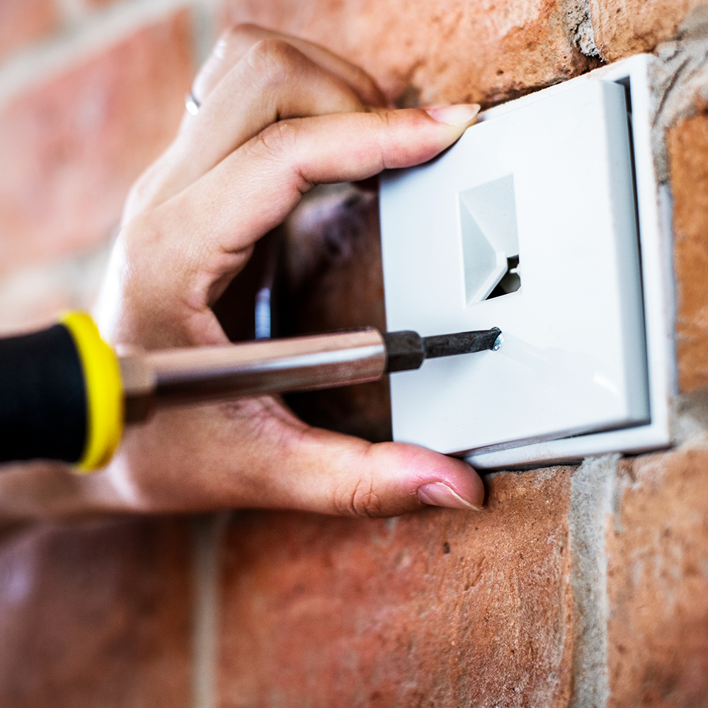 Reparación de electricidad para particulares y empresas en Madrid